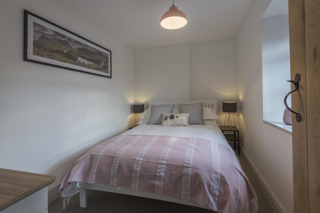 Finest Retreats - Tegannedd - Luxury Grade II Listed Cottage With Hot Tub Ffestiniog Exterior photo